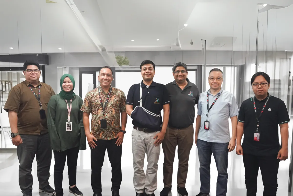 sakura system solutions employee group picture